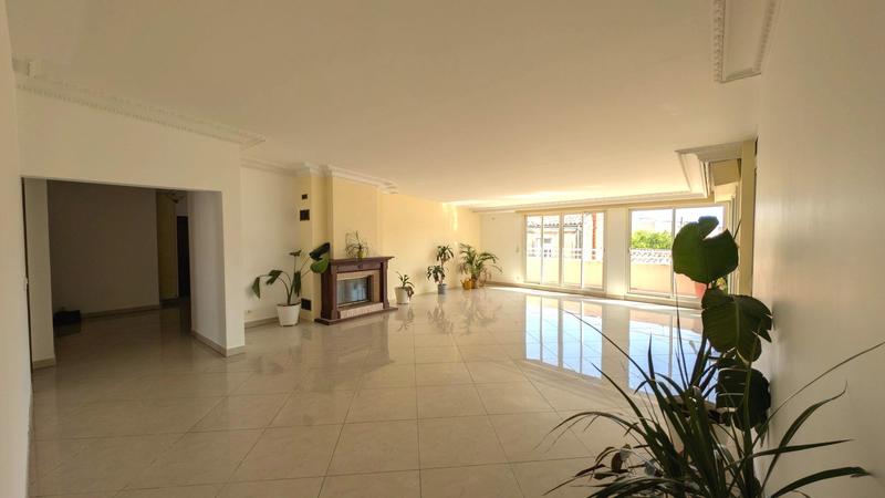 Appartement - 242 m² - 6 pièces