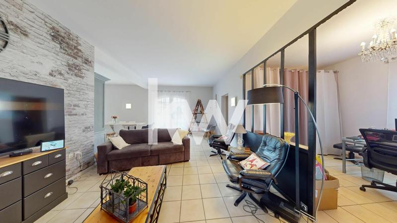 Maison - 214 m² - 9 pièces