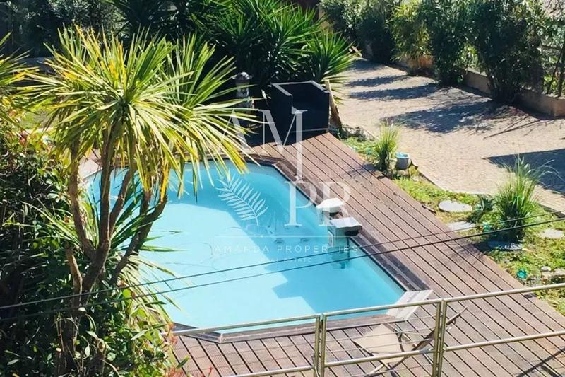 Propriété - 270 m² - 11 pièces