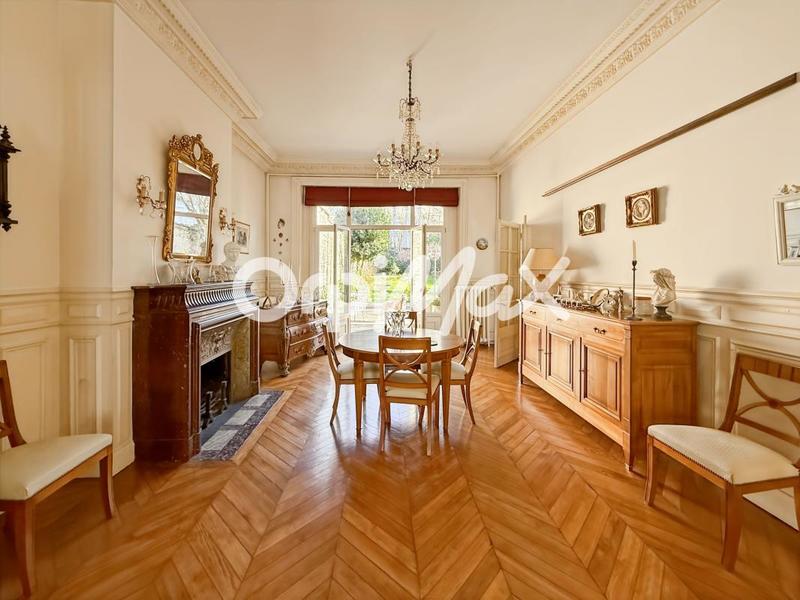 Maison - 350 m² - 11 pièces