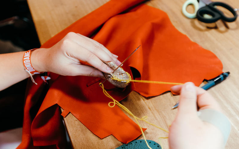 Atelier de fabrication de porte-clés espadrilles
