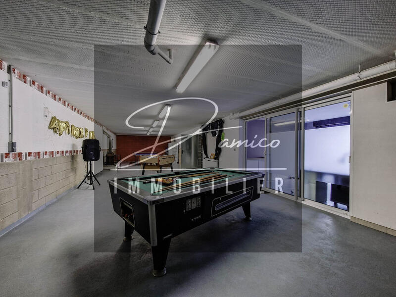 Maison - 214 m² - 10 pièces