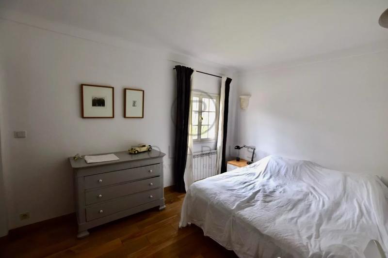 Villa - 240 m² - 6 pièces