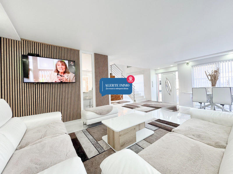 Maison - 208 m² - 10 pièces