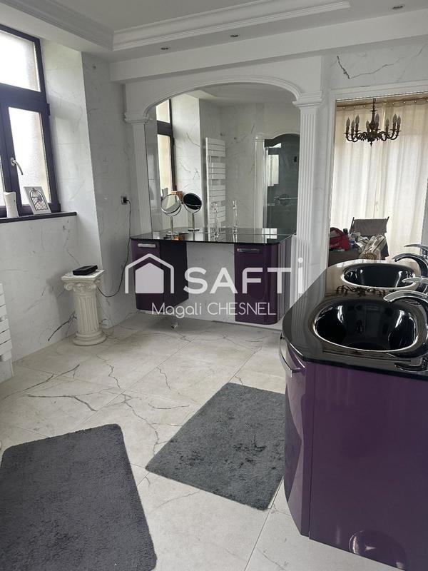 Maison - 195 m² - 9 pièces