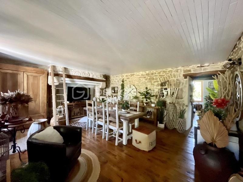 Maison - 278 m² - 10 pièces