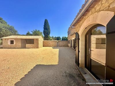 Mas - 300 m² - 9 pièces