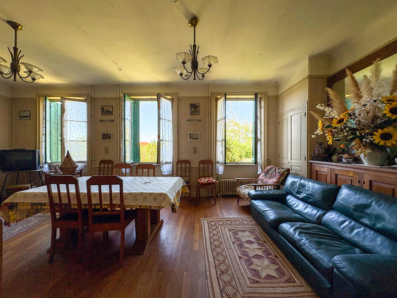 Propriété - 170 m² - 6 pièces