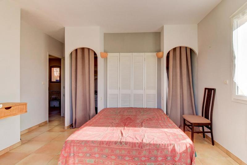 Villa - 180 m² - 6 pièces