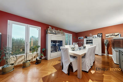 Maison - 165 m² - 8 pièces