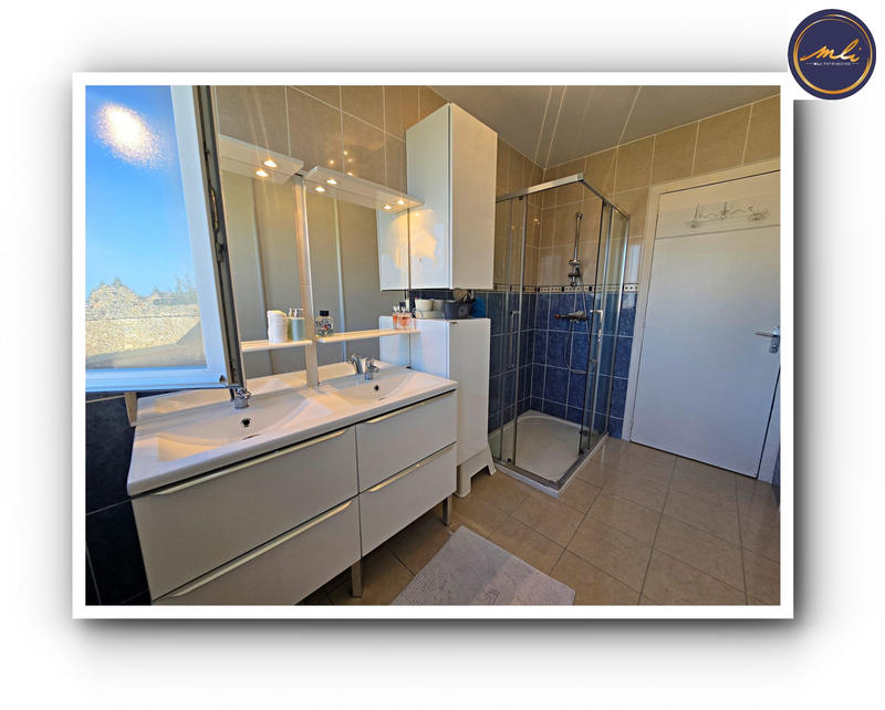 Maison traditionnelle - 200 m² - 8 pièces