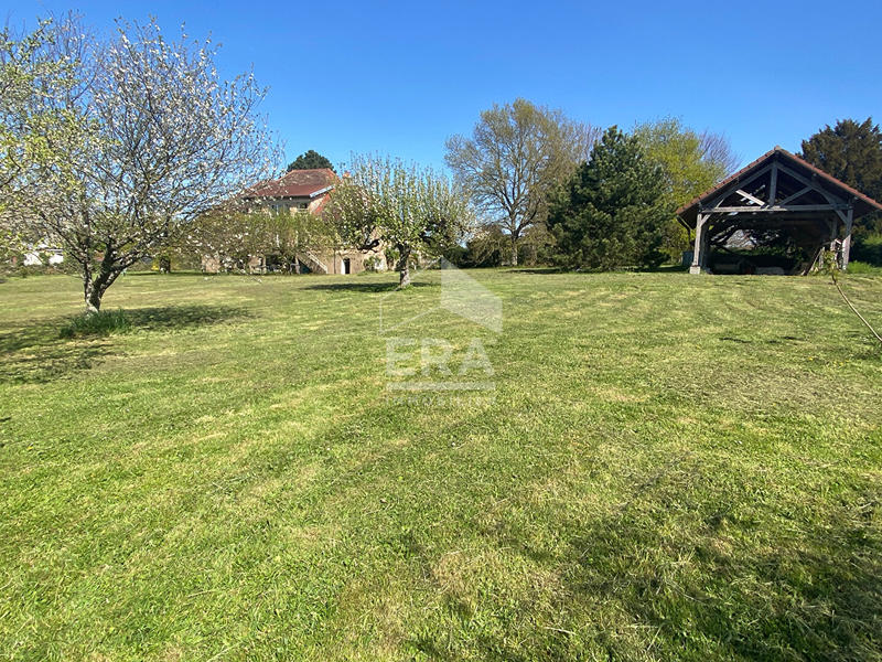 Maison - 216 m² - 9 pièces