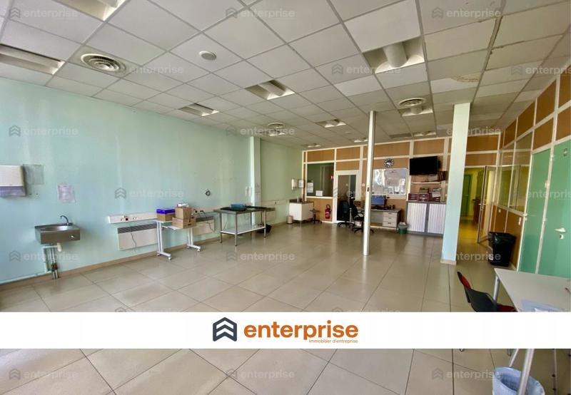 Local commercial - 210 m²