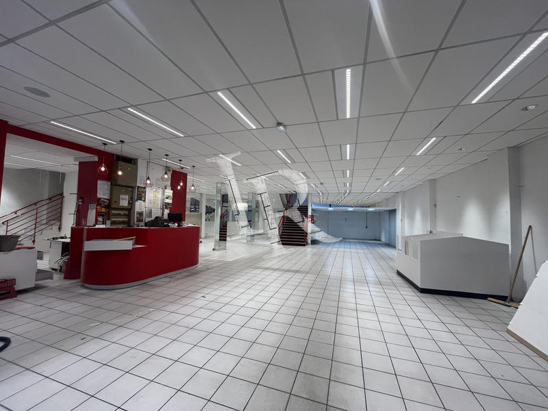 Local commercial - 806 m²