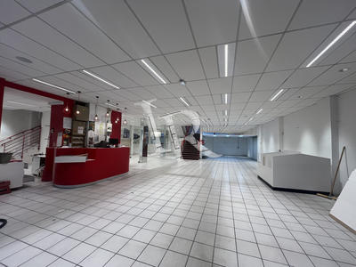 Local commercial - 806 m²