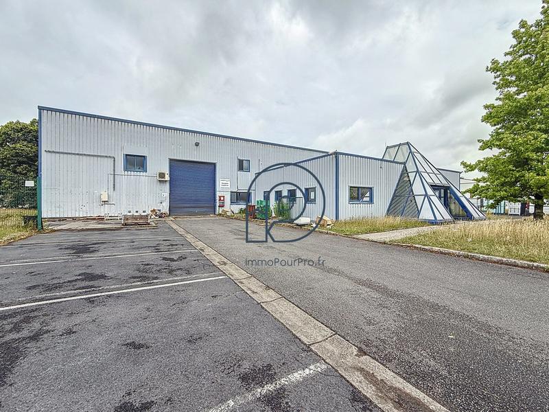 Entrepôt - 3 869 m²