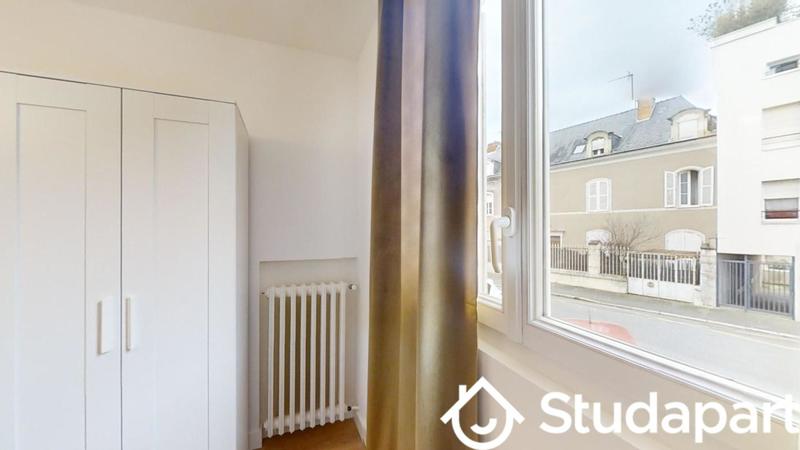 Chambre - 9 m² - 1 pièce