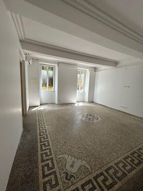 Maison de ville - 530 m² - 15 pièces