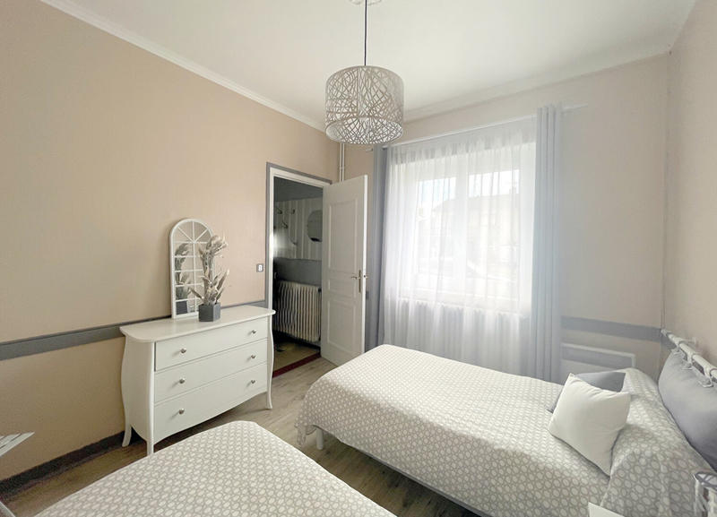 Maison - 329 m² - 10 pièces