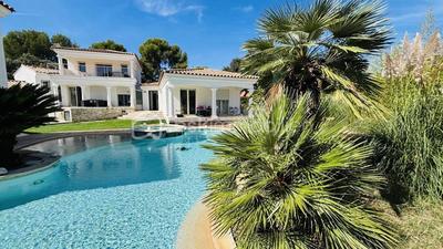 Villa - 301 m² - 11 pièces