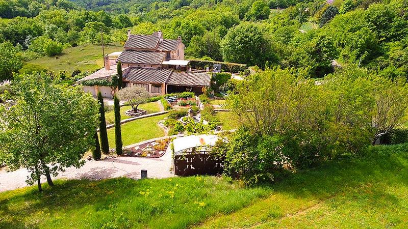 Demeure - 330 m² - 12 pièces