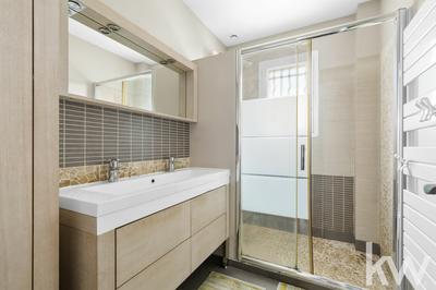 Maison - 212 m² - 9 pièces