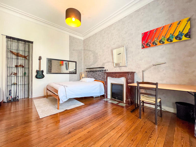 Maison - 236 m² - 10 pièces