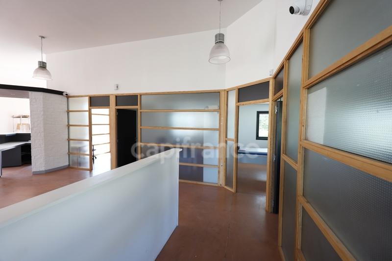 Local commercial - 250 m² - 4 pièces