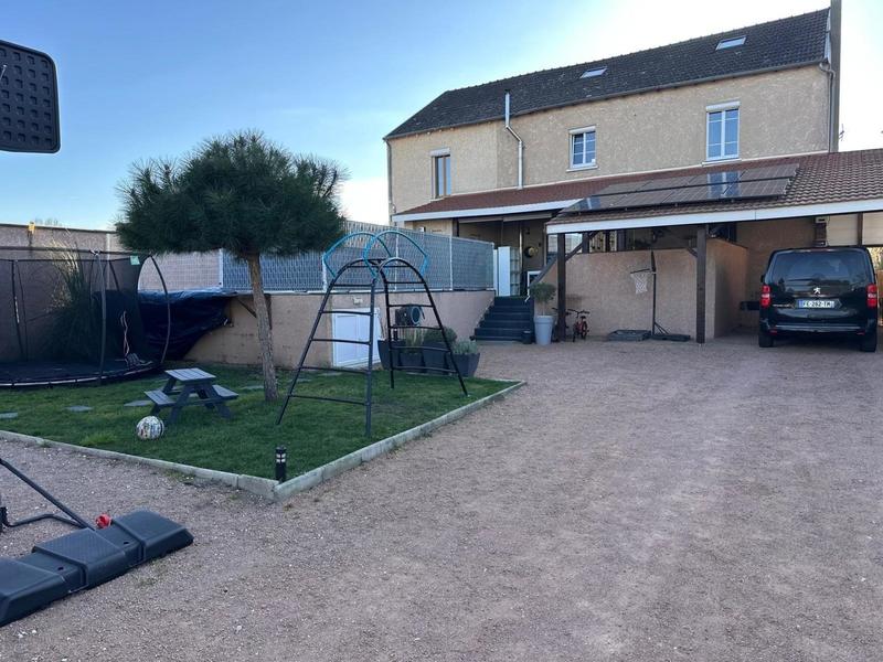 Maison - 206 m² - 9 pièces