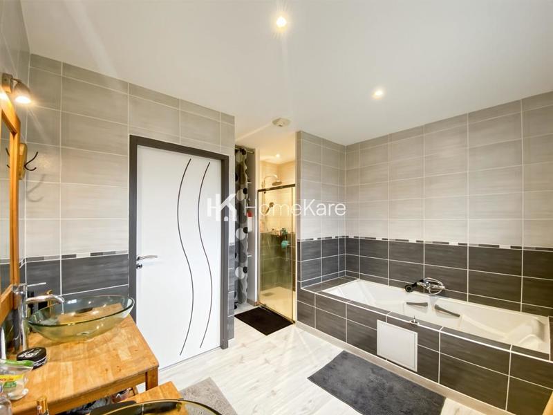 Villa - 275 m² - 8 pièces