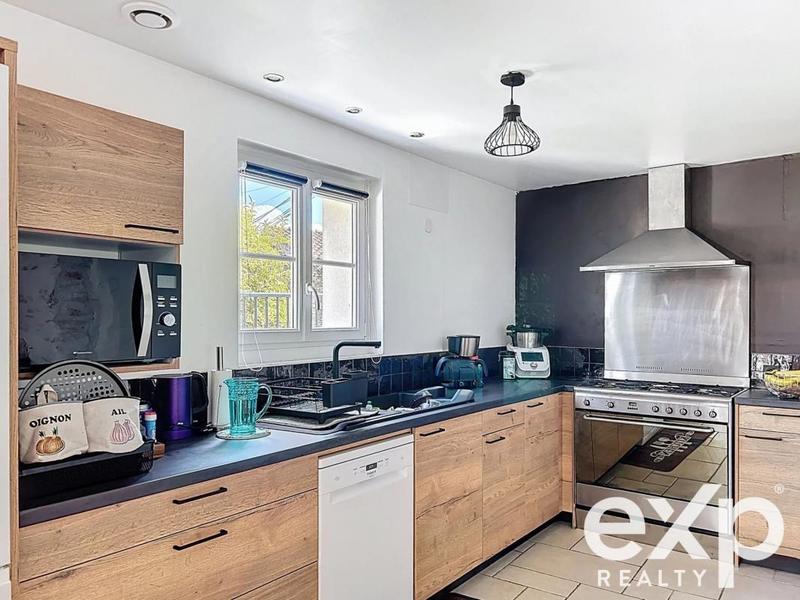 Maison - 209 m² - 9 pièces