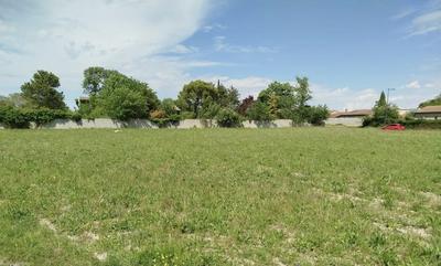 Terrain constructible - 823 m²