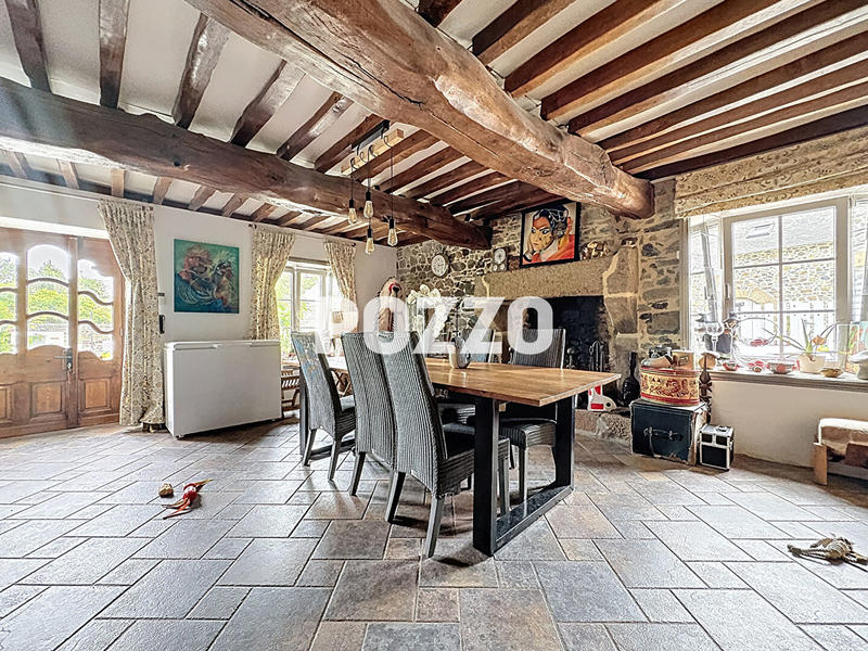 Maison - 220 m² - 8 pièces