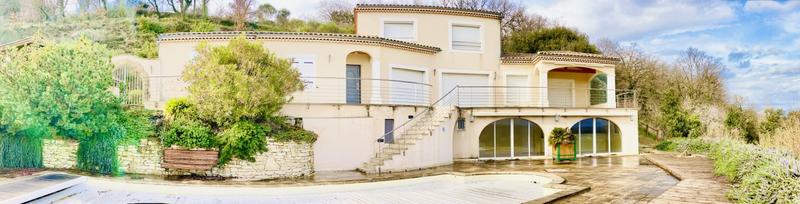 Villa - 205 m² - 7 pièces