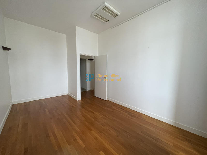 Bureau - 110 m² - 7 pièces