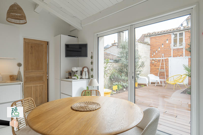 Maison - 205 m² - 9 pièces