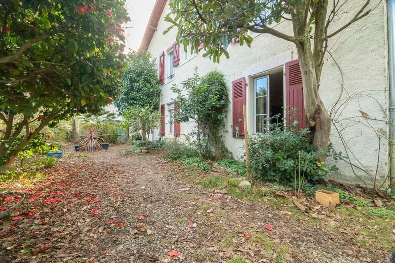 Maison - 396 m² - 9 pièces