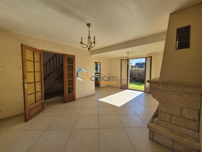 Maison - 93 m² - 4 pièces