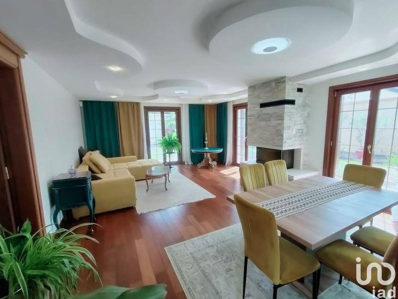 Maison - 215 m² - 8 pièces