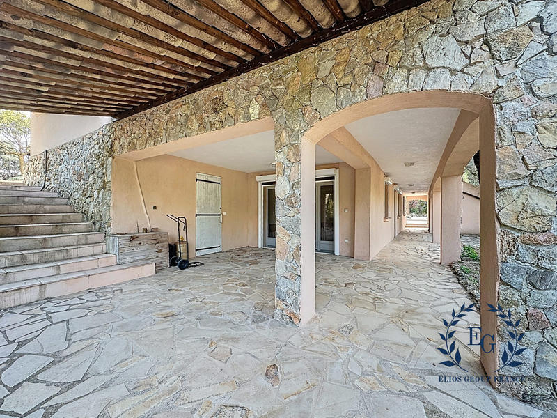 Maison - 216 m² - 7 pièces