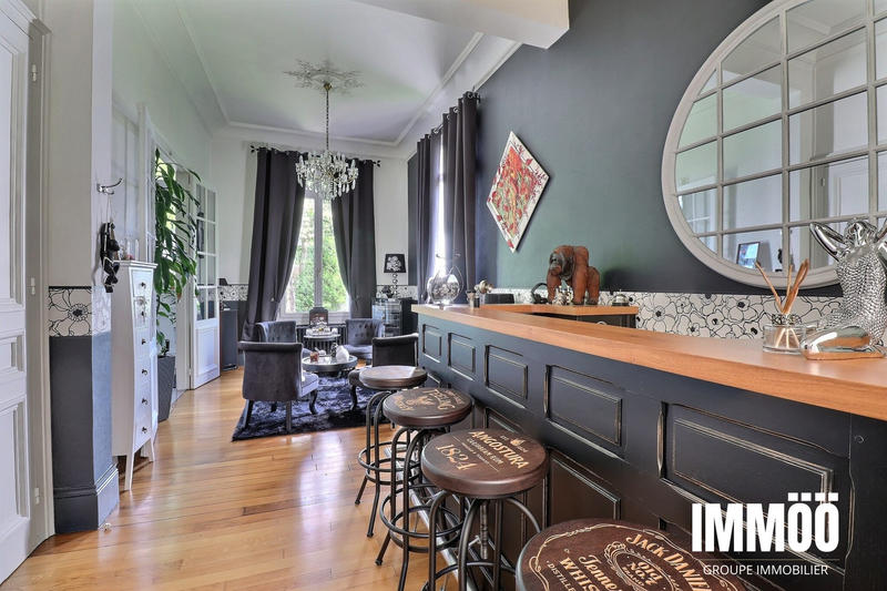 Maison - 265 m² - 6 pièces