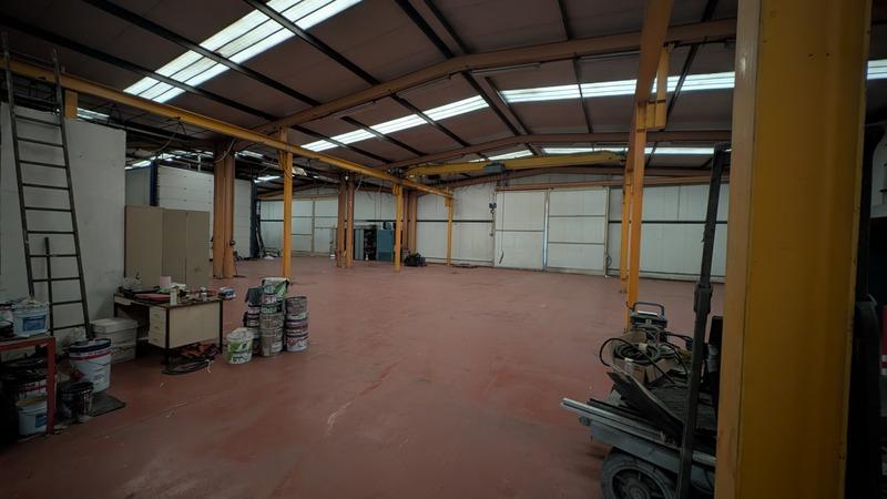 Bureau - 894 m² - 5 pièces