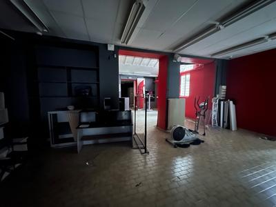 Local commercial - 196 m² - 4 pièces