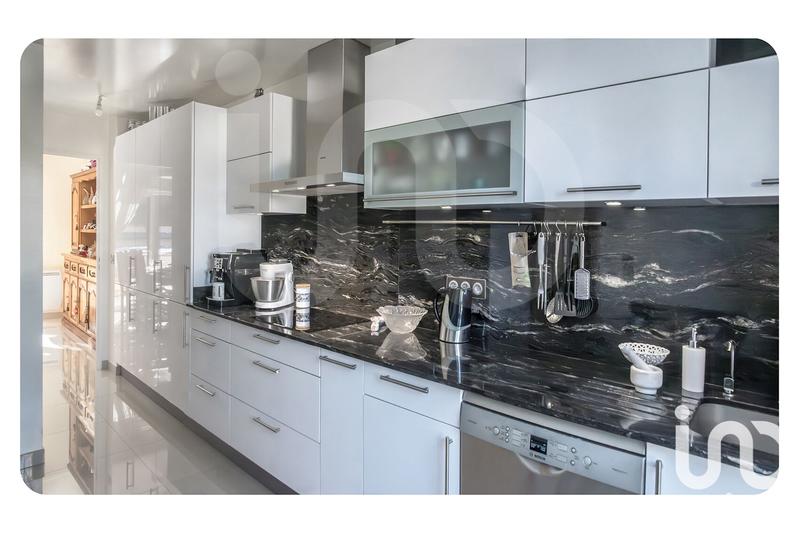 Maison - 184 m² - 7 pièces