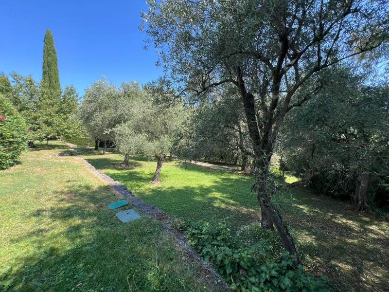 Propriété - 256 m² - 7 pièces