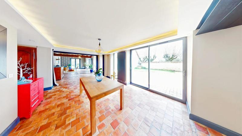 Propriété - 291 m² - 9 pièces