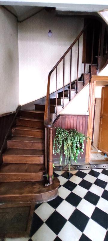 Maison - 243 m² - 8 pièces