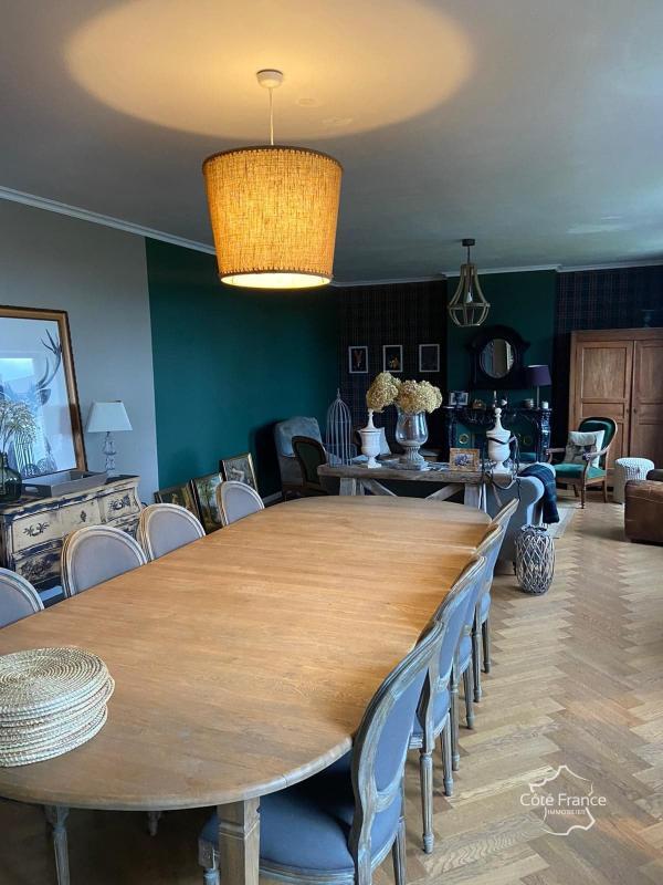 Maison - 210 m² - 10 pièces