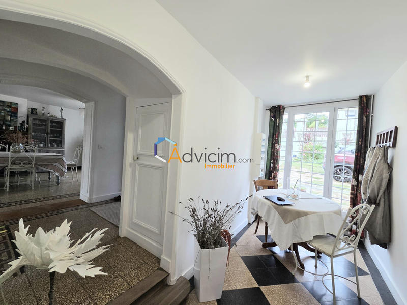 Maison - 233 m² - 8 pièces