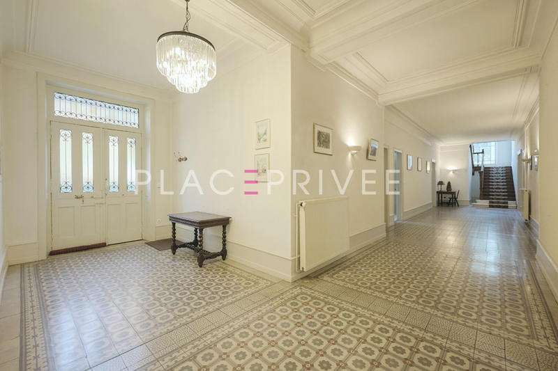 Demeure - 705 m² - 24 pièces